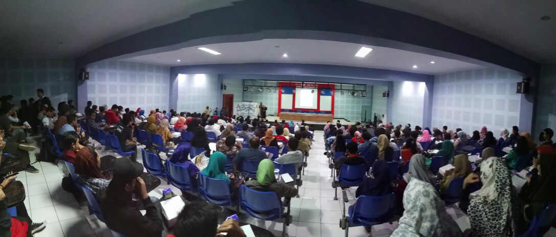 Koalisi Seni Indonesia mengadakan diskusi publik yang bertajuk “Sosialisasi RUU Kebudayaan”, sebagai bagian dari program Cultural Hotspots. Acara yang digelar di Kantor Tribun Timur, Makassar, pada 21 Oktober 2016 lalu menghadirkan Hafez Gumay, peneliti Koalisi Seni.